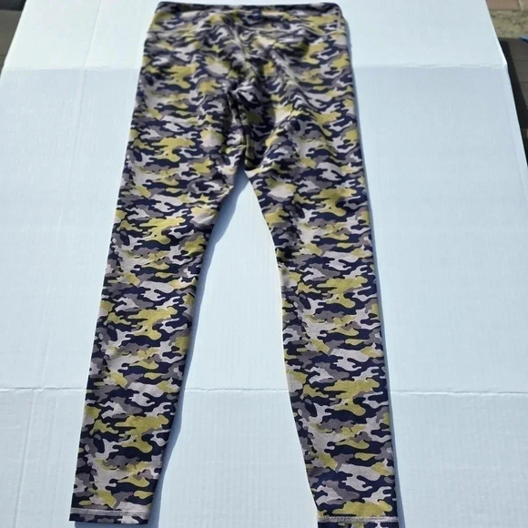 Fabletics Size M Mid-rise Printed Heathered Legging lite lime camouflage‎ - Picture 3 of 9